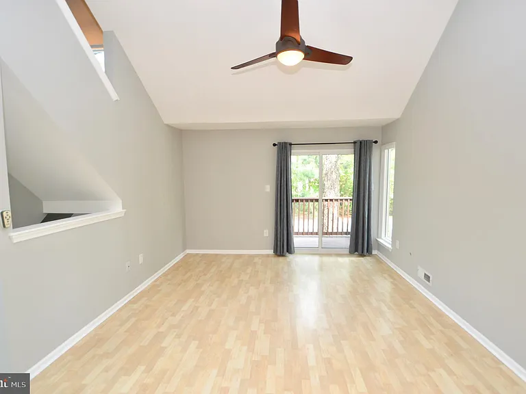 340 Woodlake Dr — Photo 5