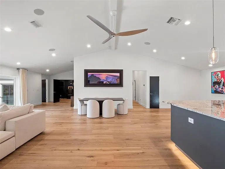 1021 Temple Grove Pl — Photo 15