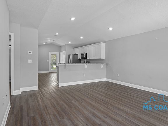 3rd image of 13726 Lawton Ln