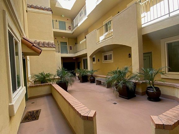5th image of 3614 Empire Dr APT 202