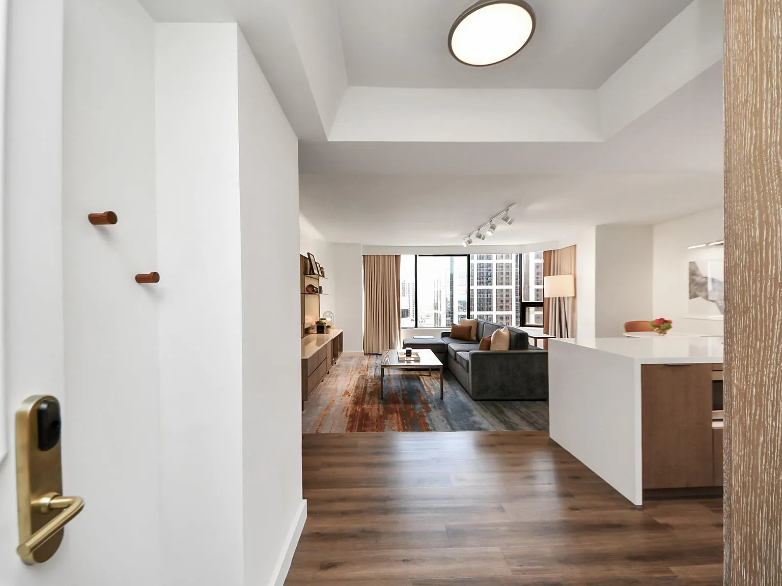 1 bed, 1.0 bath, 1332 sqft, $8,000 — Photo 2