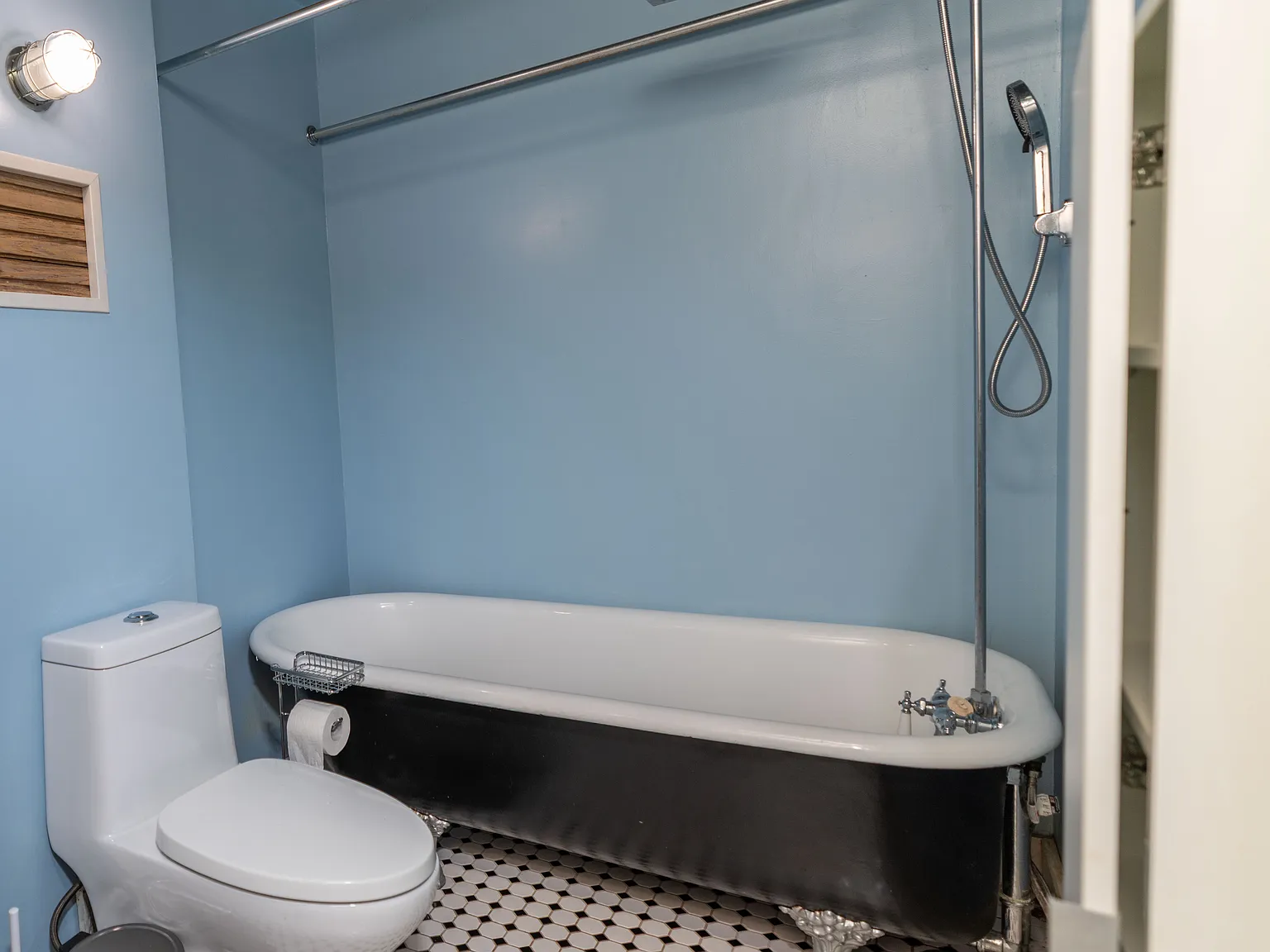 2 bed, 1200 sqft, $2,100 — Photo 4