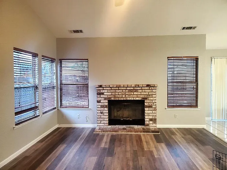 1012 Montgomery Ave — Photo 5