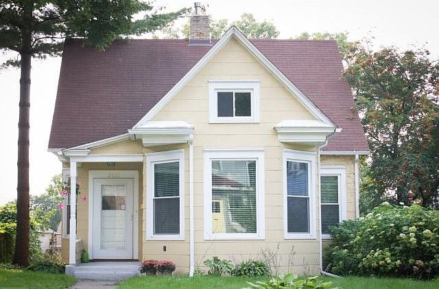 1st image of 2626 Buchanan St NE
