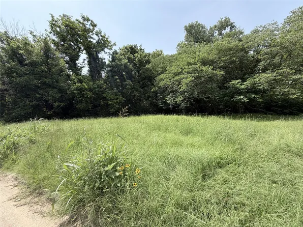 1326 W Crawford St, Denison, TX 75020