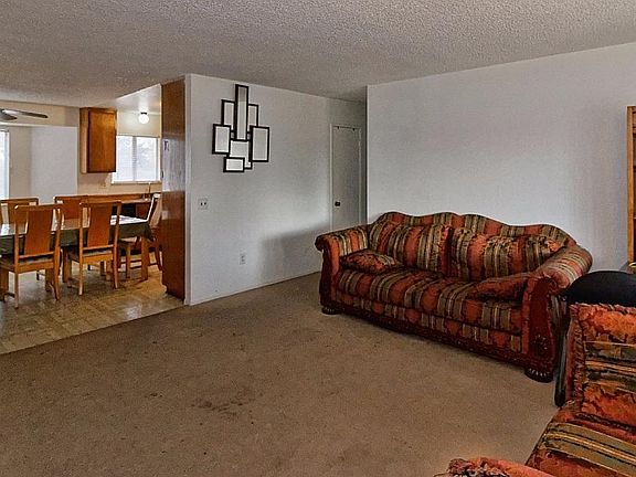 5th image of 15144 Willow St