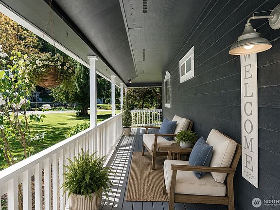 3rd image of 203 E Wishkah Road