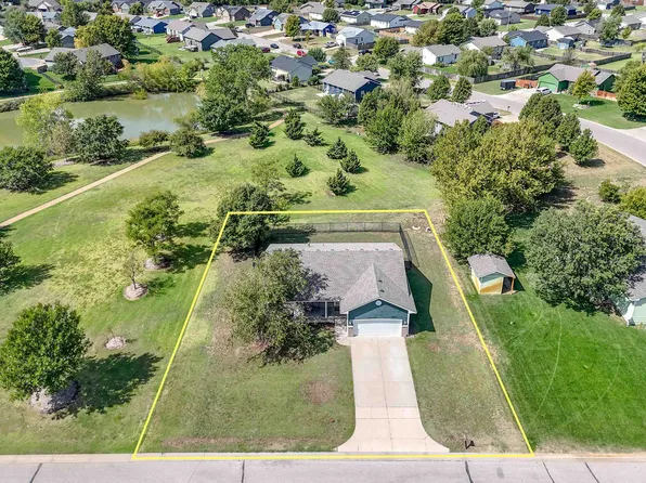 1101 N Parkway Dr, Valley Center, KS 67147