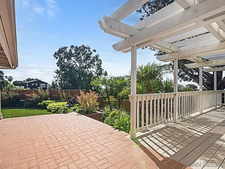 573 Amphitheatre Dr — Photo 34