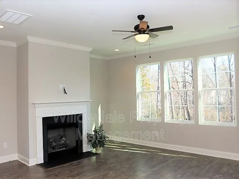 904 Laurel Gate Dr — Photo 16