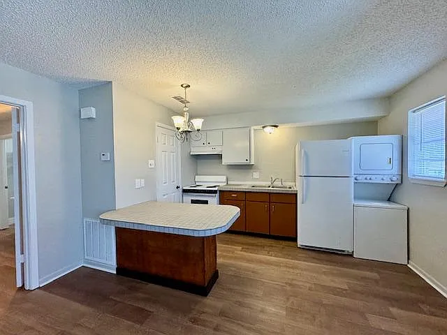 203 Bernice St — Photo 3