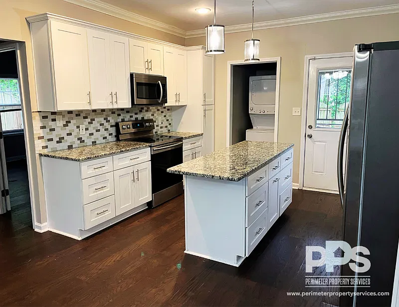 3 bed, 2.0 bath, 1241 sqft, $1,999 — Photo 4