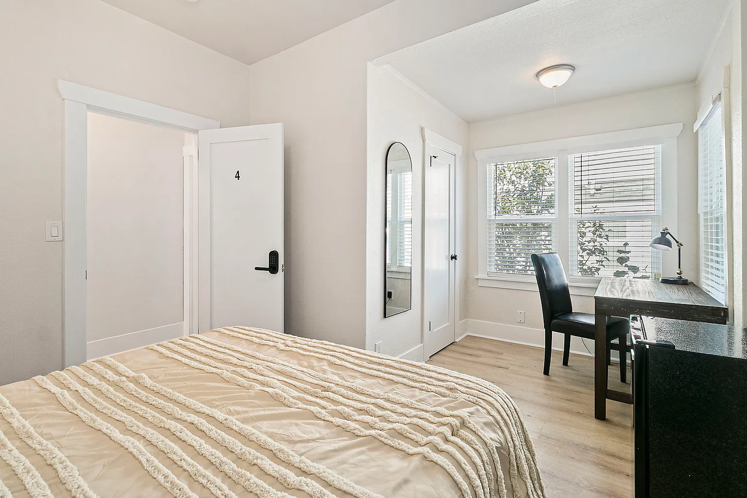 14 J St NE photo 1