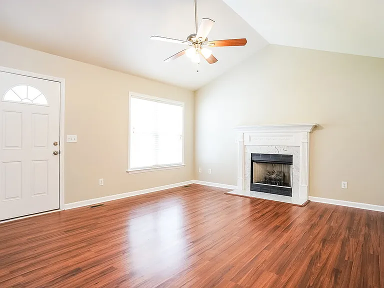 305 Wood Green Dr — Photo 4