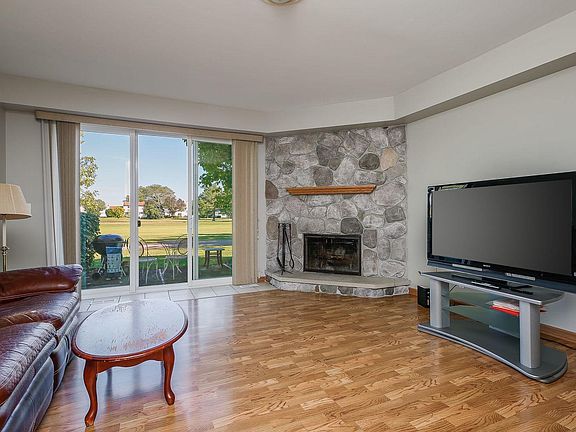 4th image of 1473 Golfview Dr