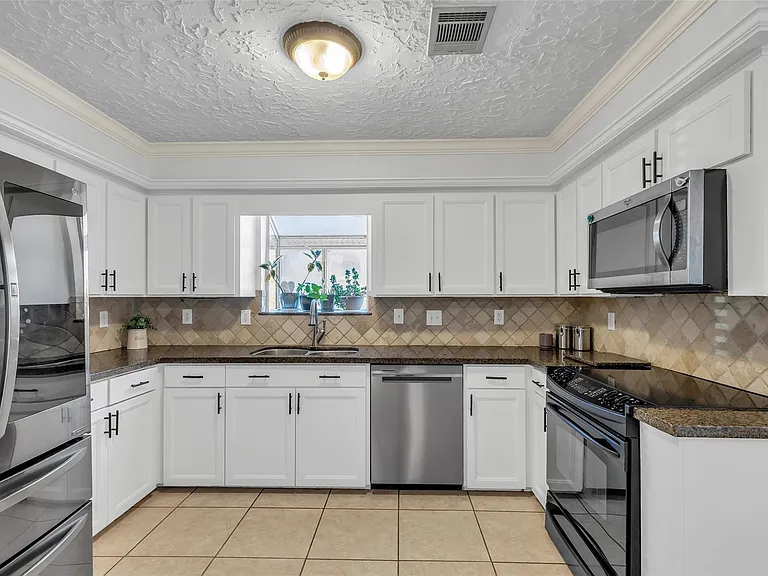 24102 Northcrest Dr — Photo 7