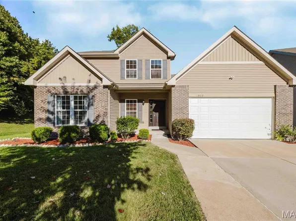 1599 Laurel Bluffs Dr, Hazelwood, MO 63042