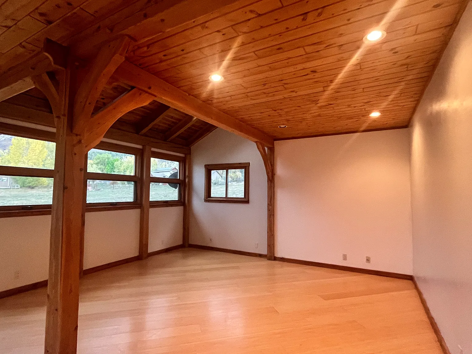 3 bed, 2950 sqft, $3,200 — Photo 3