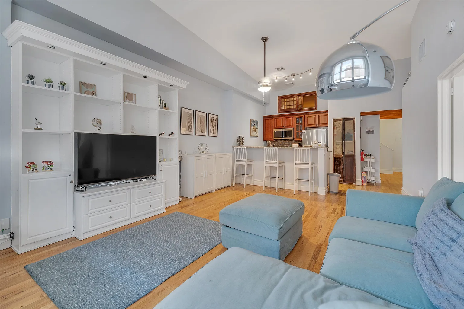 518 Gregory Ave #C413 photo 1