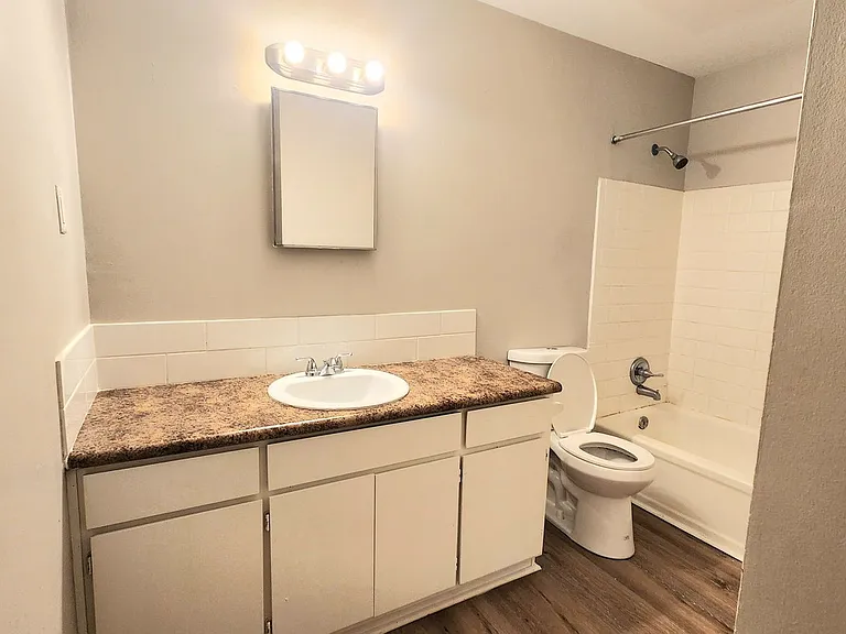 Riverbend Apartments — Photo 74