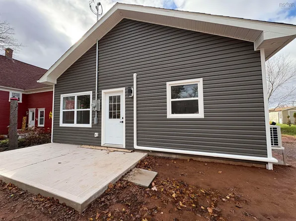 12 Copp Ave, Amherst, NS B4H 2T4