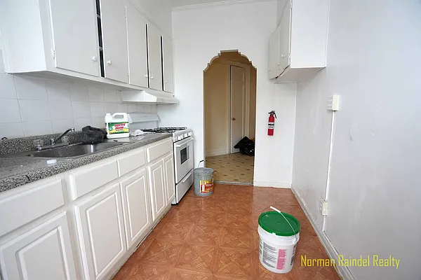Rented by Norman Raindel, LREB | media 5