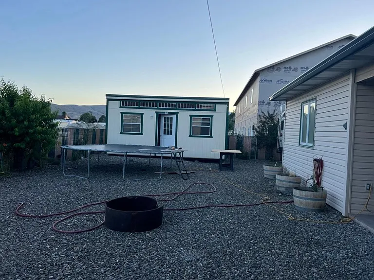 555 Baker St — Photo 3