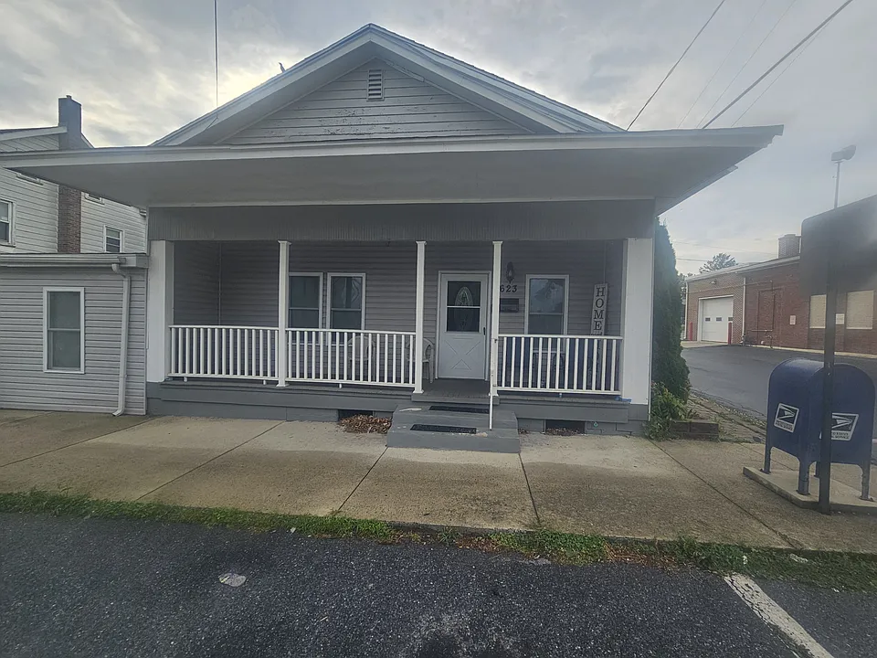 623 Main St #1