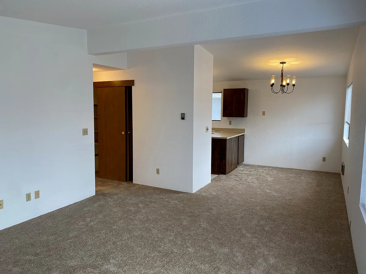 Building Photo - 2024 NW 59th St #4