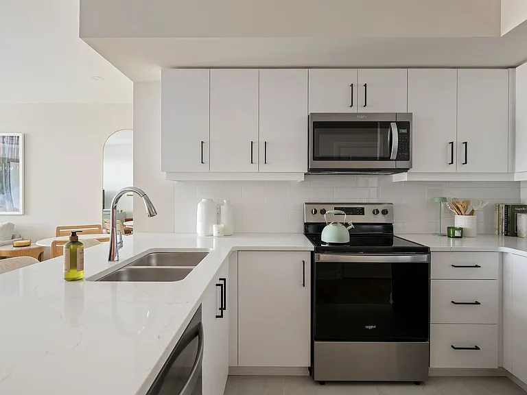 4286 King St E — Photo 18