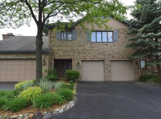 284 Royal Ln, Bloomingdale, IL 60108