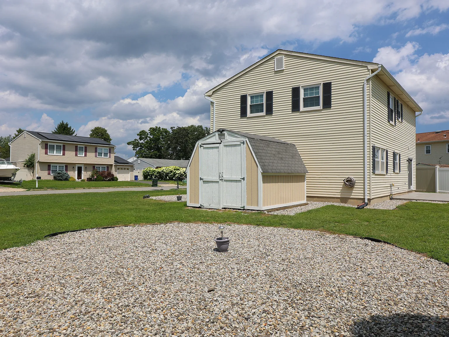 4 bed, 1.5 bath, 1833 sqft, $3,600 — Photo 3