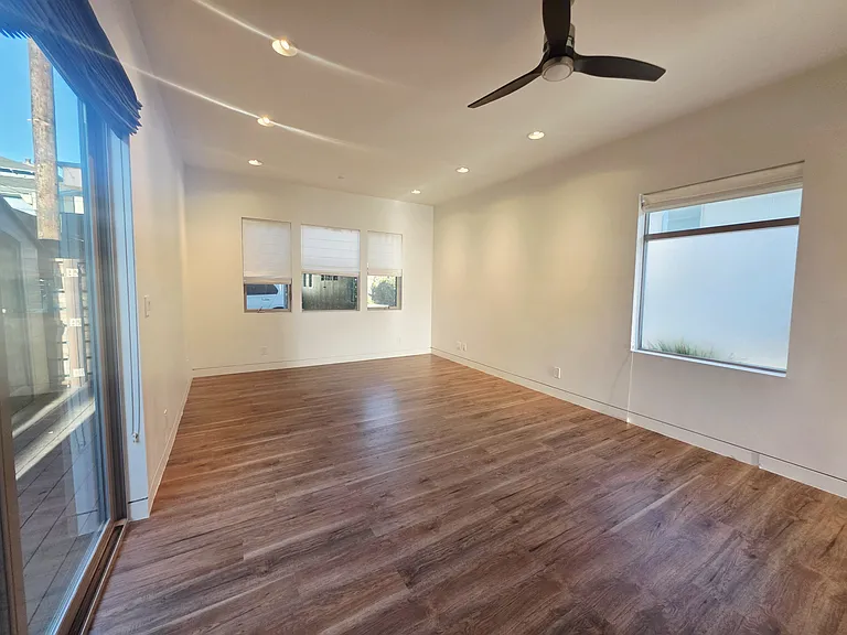2830 Myrtle St — Photo 9