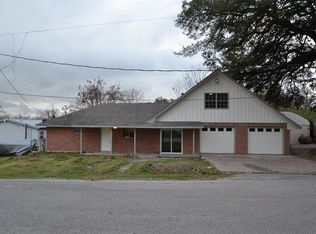 110 S 9th St, Highlands, TX 77562
