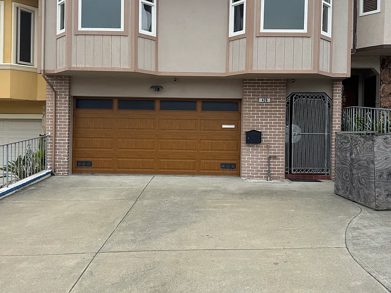 426 Wyandotte Ave — Photo 2