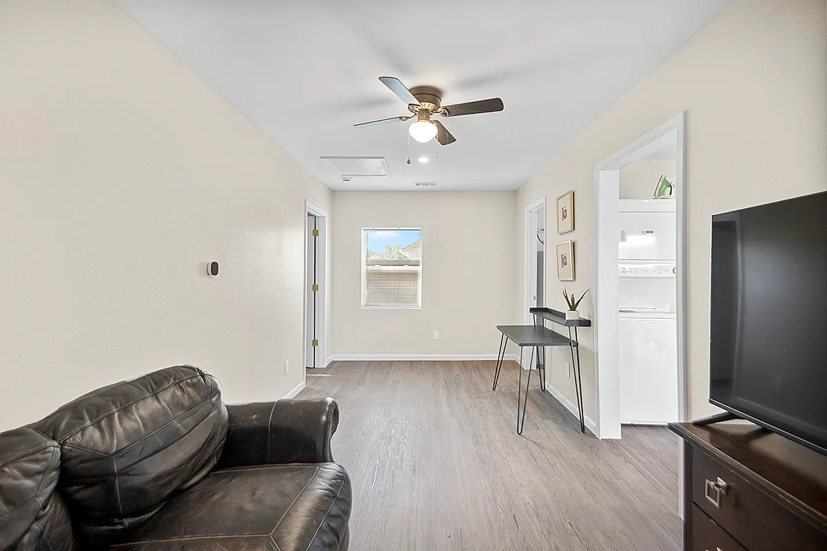 1 bed, 650 sqft, $1,595 — Photo 2