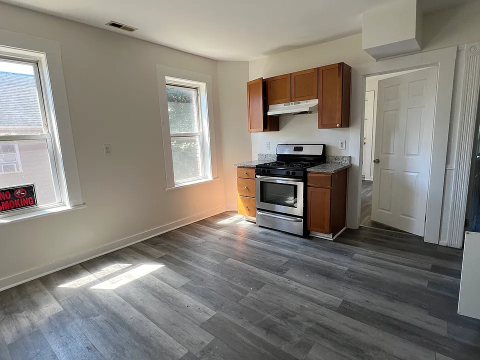 697 Hallett St #2