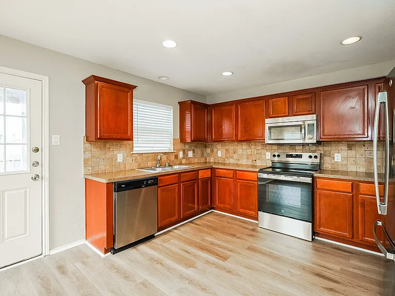 5828 Ridge Lake Dr — Photo 7