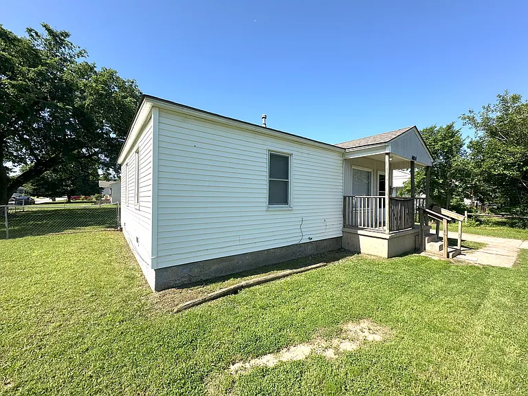 6024 E King St — Photo 3