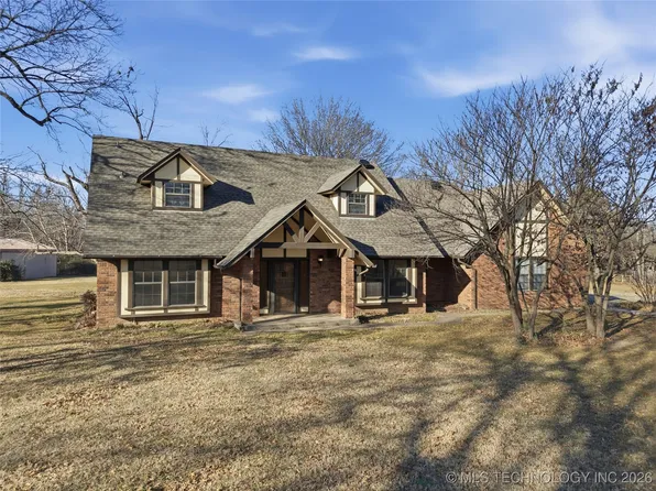 1032 S Cimarron St, Catoosa, OK 74015