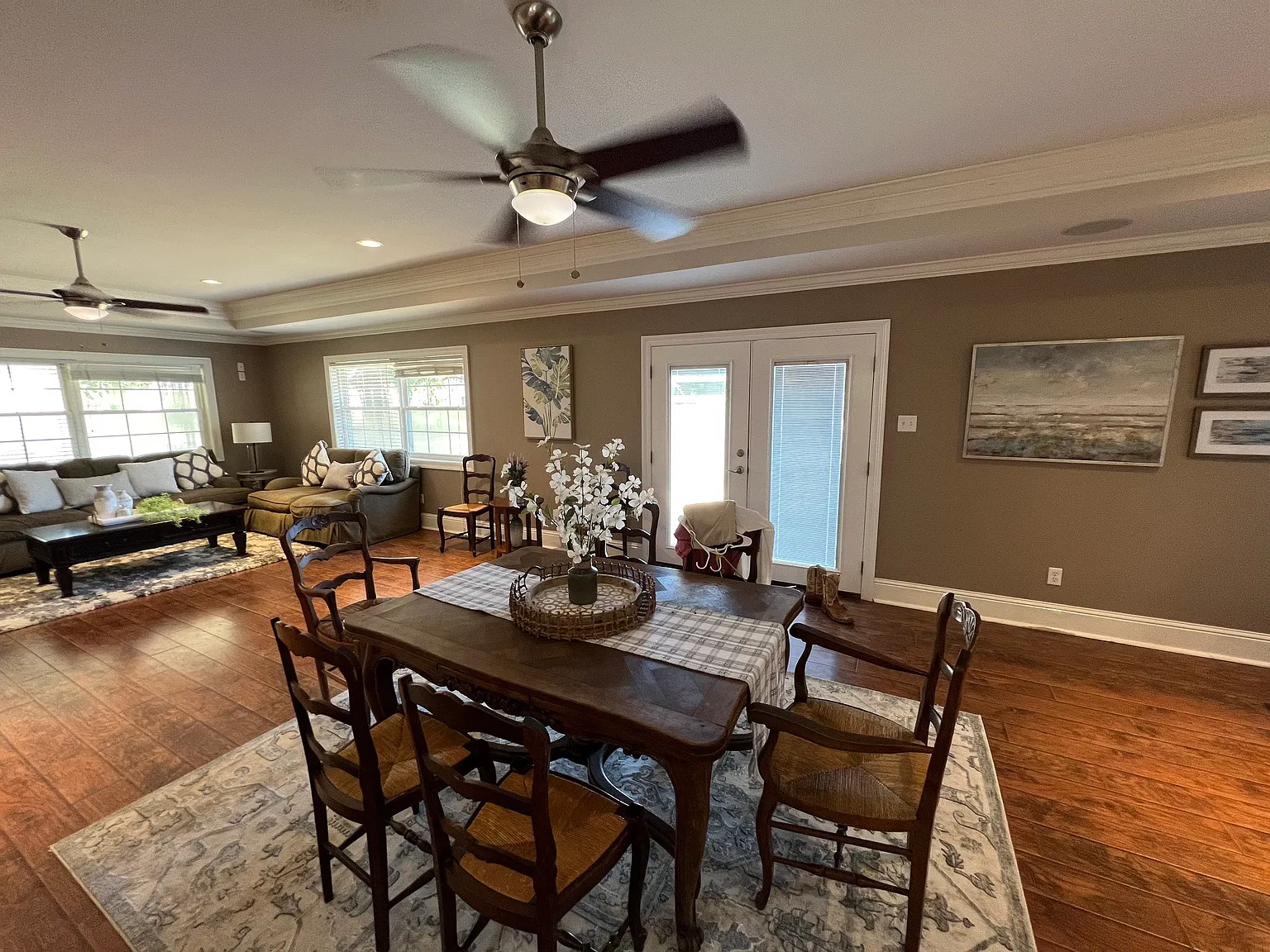 3 bed, 2474 sqft, $3,750 — Photo 2