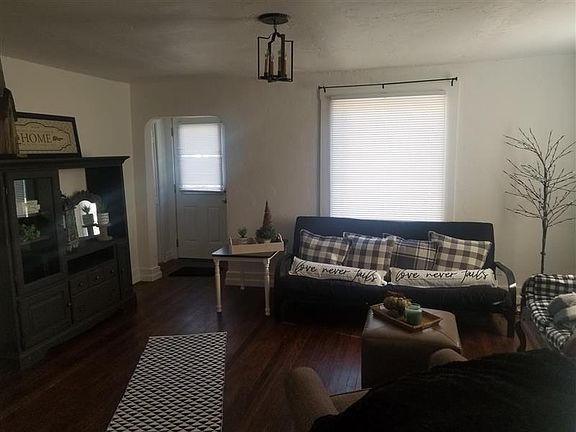 3rd image of 204 N Charles St APT 1