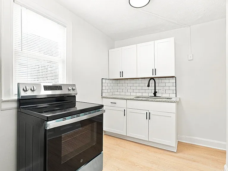 397 Catherine St — Photo 7
