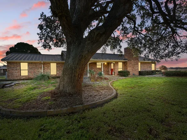 401 Hubbard Ln, Lipan, TX 76462