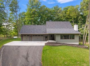 8806 Lakewood Trl, Berrien Center, MI 49102