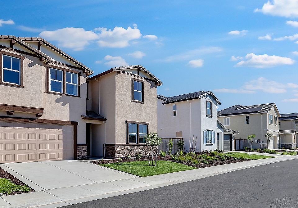 Symphony Arbor Ranch Streetscape 2of2