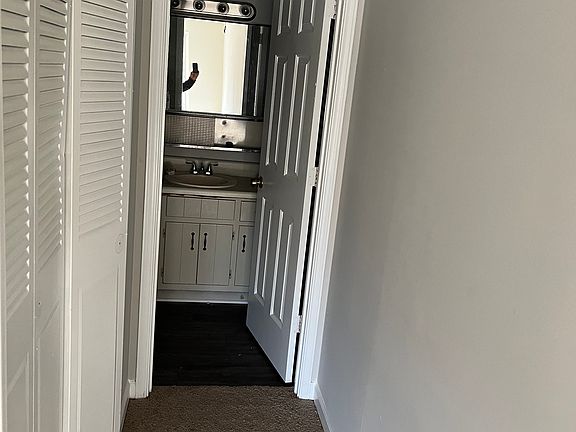 3rd image of 844 Park Pl NE #B