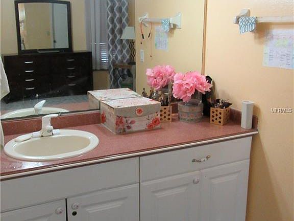 5th image of 648 McKinley Ct