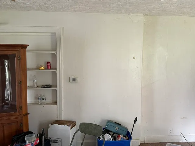 3 bed, 1599 sqft, $1,000 — Photo 2