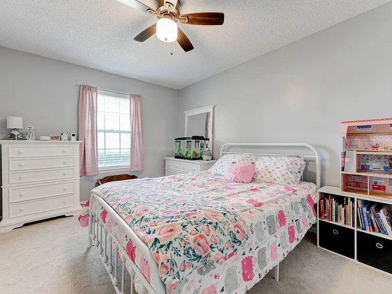 303 Manning Dr — Photo 5